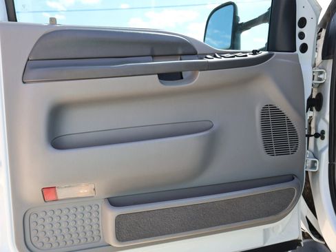 Used 2000 Ford Excursion XLT image 25