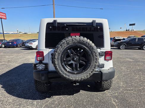 Used 2015 Jeep Wrangler Unlimited Sahara image 6