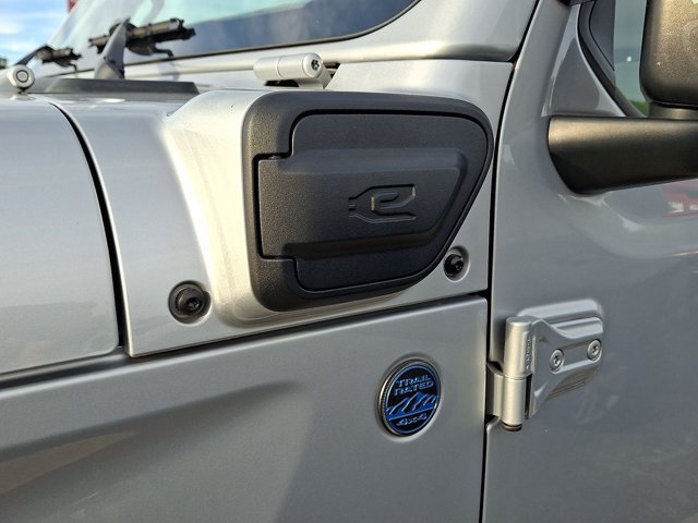 Certified 2024 Jeep Wrangler Unlimited AWD/4WD image 8