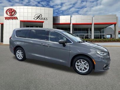 Used 2023 Chrysler Pacifica Touring-L