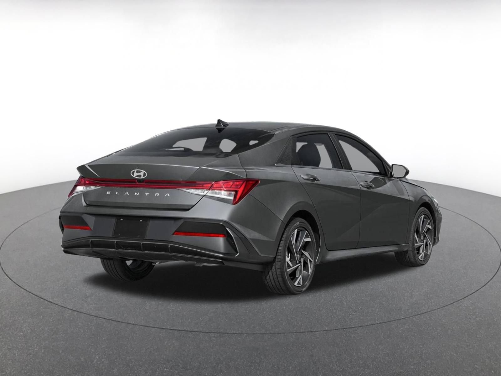 Used 2025 Hyundai Elantra SEL FWD image 2