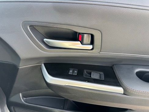 Used 2025 Toyota Sienna Platinum image 24