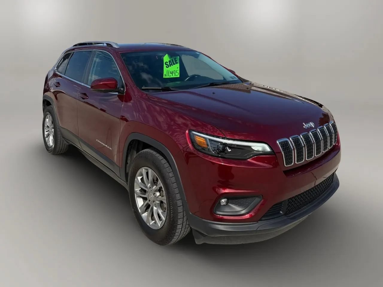 Used 2019 Jeep Cherokee Latitude Plus w/ Cold Weather Group AWD/4WD image 1