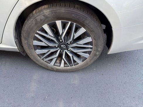 Used 2025 Nissan Altima 2.5 SV FWD image 24