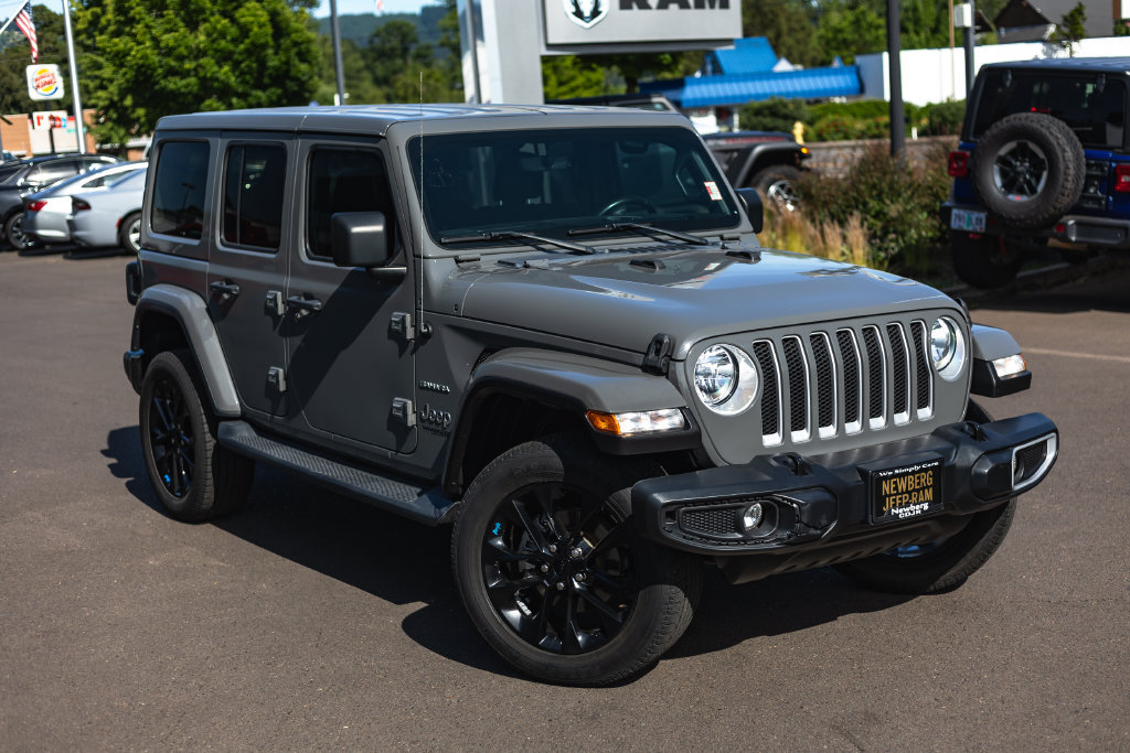 Used 2021 Jeep Wrangler Unlimited Sahara AWD/4WD image 2
