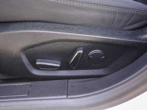 Used 2018 Ford Fusion SE w/ Fusion SE Technology Package FWD image 20