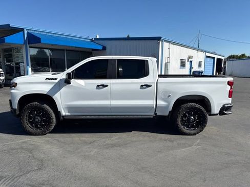 Used 2021 Chevrolet Silverado 1500 LT Trail Boss w/ Convenience Package II AWD/4WD image 2