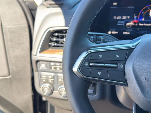 Used 2026 Chevrolet Tahoe High Country AWD/4WD image 35