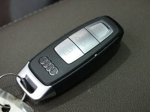 Used 2022 Audi Q4 e-tron Premium AWD/4WD image 37