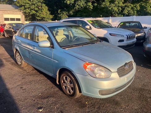 Used 2010 Hyundai Accent GLS w/ Premium Pkg 4 FWD image 2