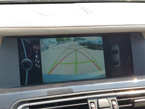 Used 2011 BMW 750Li xDrive image 25