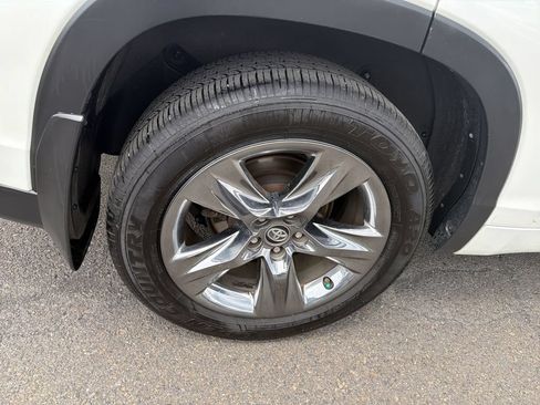 Used 2019 Toyota Highlander Limited Platinum AWD/4WD image 32