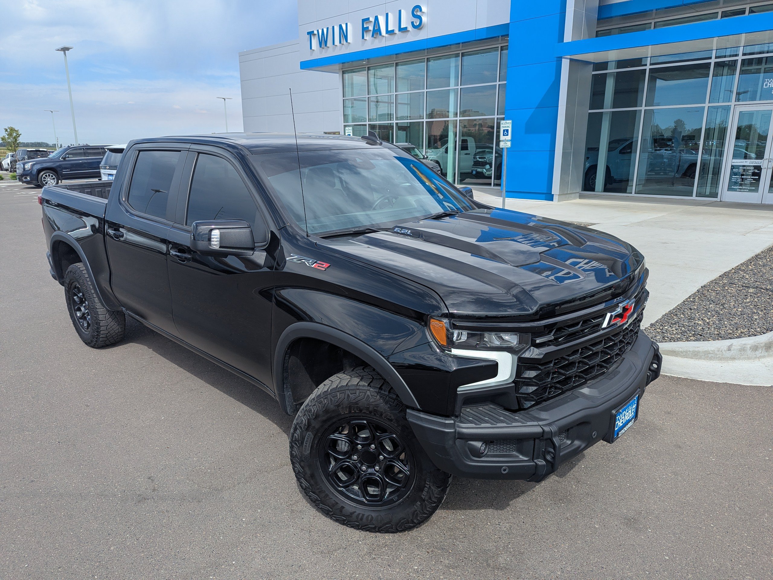 Used 2024 Chevrolet Silverado 1500 ZR2 w/ ZR2 Bison Edition AWD/4WD image 3