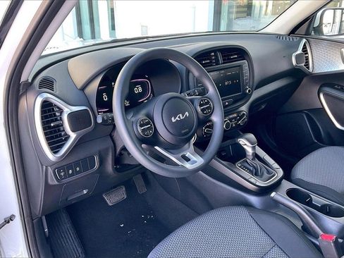 Used 2025 Kia Soul LX w/ LX Technology Package image 13