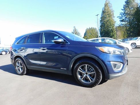 Used 2016 Kia Sorento LX image 1