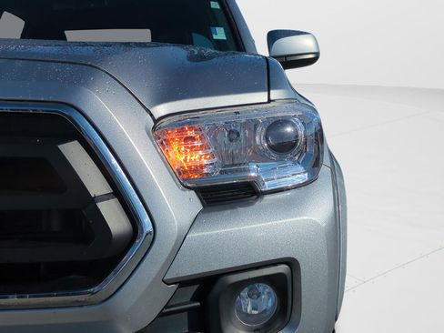 Used 2023 Toyota Tacoma SR5 AWD/4WD image 25