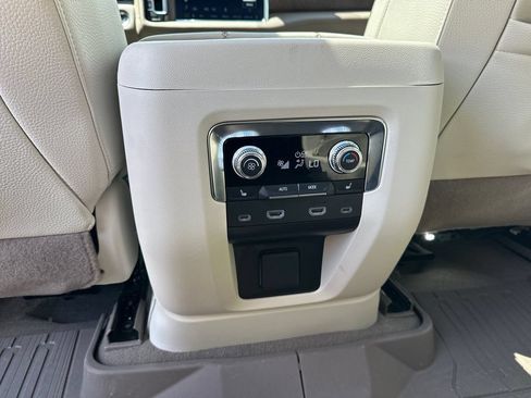 Used 2024 GMC Yukon Denali w/ Advanced Technology Package AWD/4WD image 24