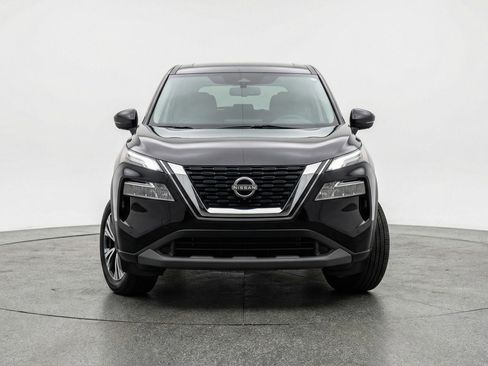 Used 2025 Nissan Rogue SV image 2