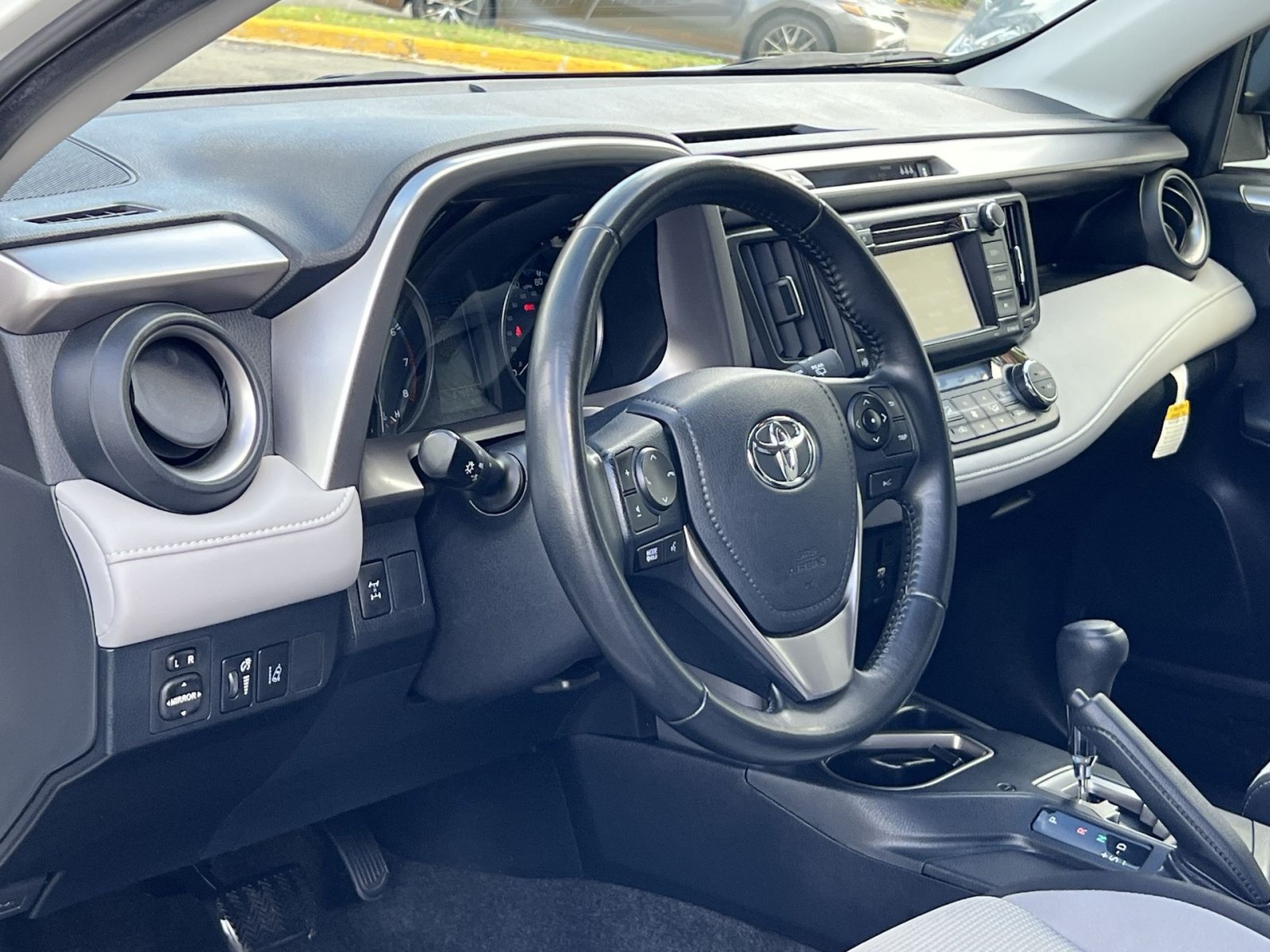Used 2018 Toyota RAV4 XLE w/ Plus Extra Value Package AWD/4WD image 15
