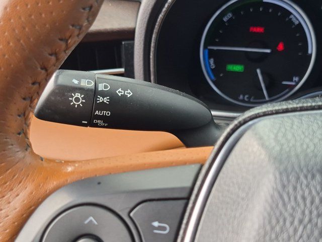 Used 2022 Toyota Avalon Limited w/ Advanced Safety Package FWD image 16