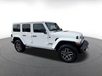Used 2025 Jeep Wrangler Unlimited Sahara AWD/4WD video 2