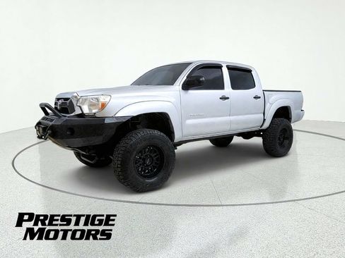 Used 2013 Toyota Tacoma 4x4 Double Cab w/ SR5 Pkg image 3