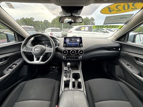 Used 2024 Nissan Sentra SV FWD image 12