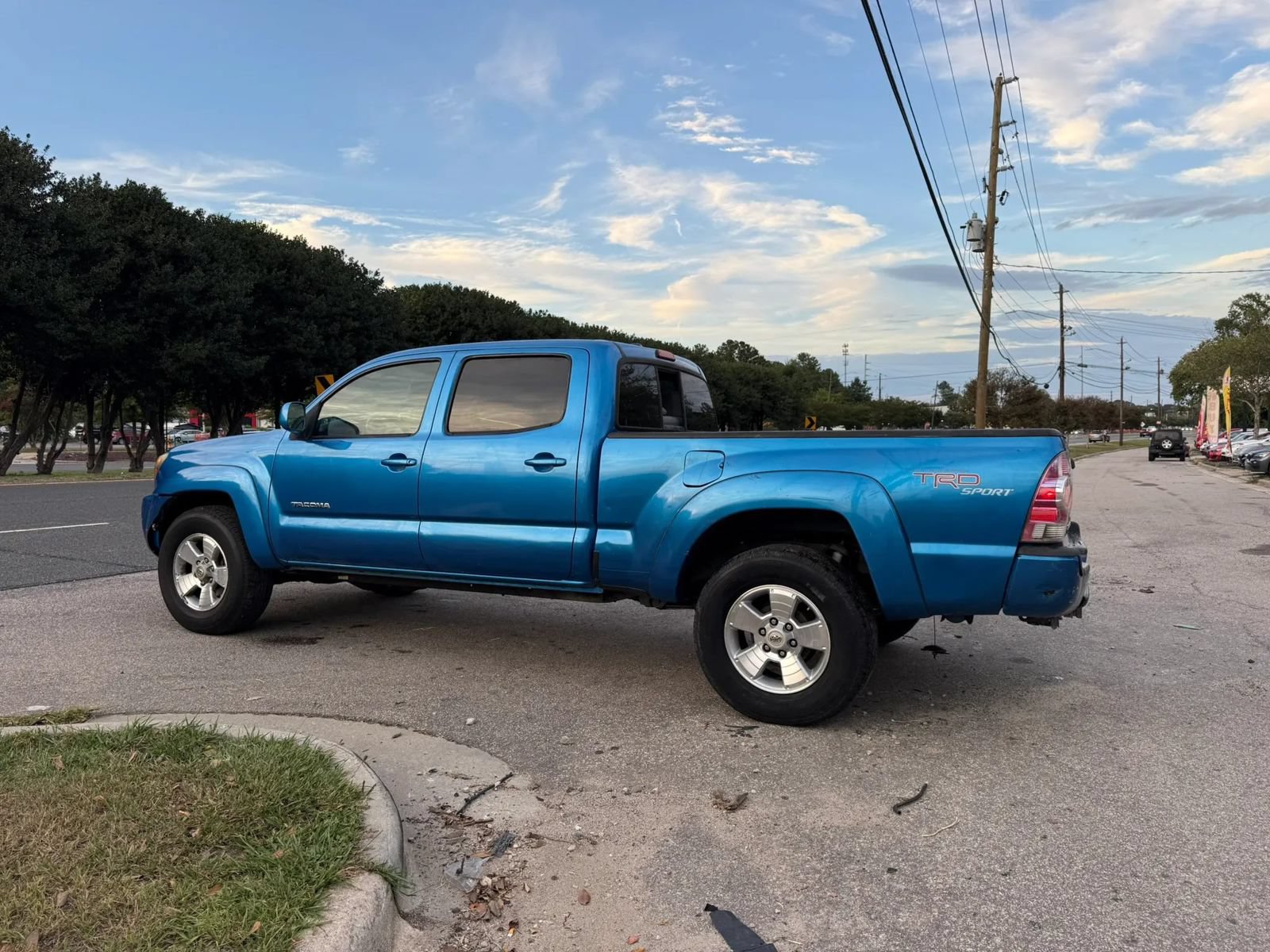 Used 2011 Toyota Tacoma 4x4 Double Cab w/ TRD Sport Pkg image 4