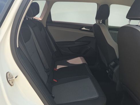 Used 2022 Volkswagen Taos S image 14