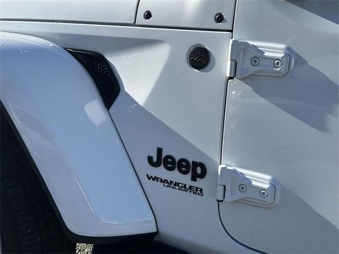 Certified 2022 Jeep Wrangler Unlimited Sahara image 12