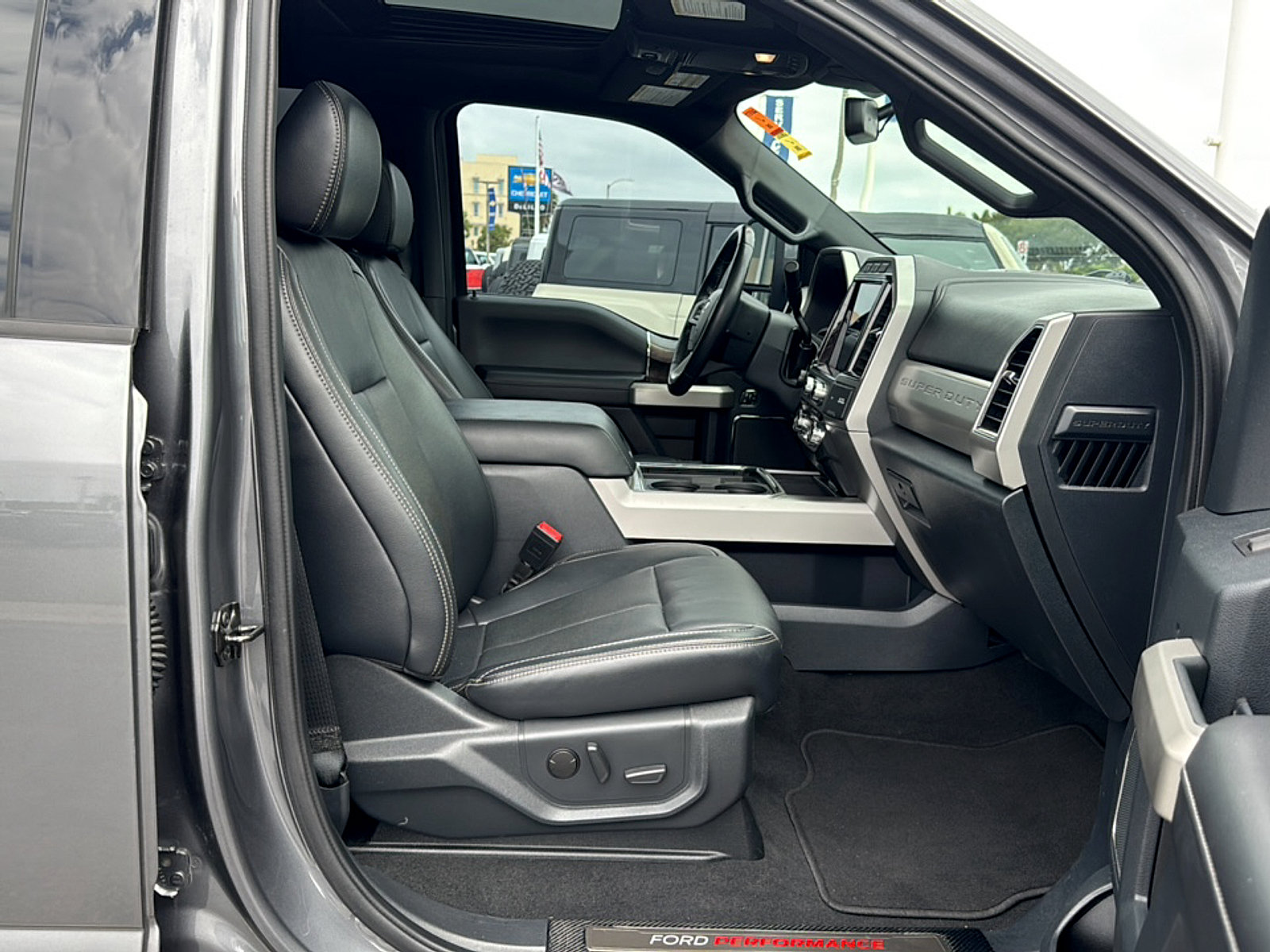 Used 2022 Ford F250 Lariat w/ Lariat Ultimate Package AWD/4WD image 6