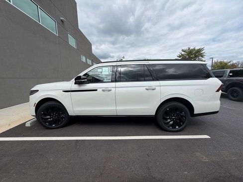 New 2025 Lincoln Navigator L Reserve w/ Jet Appearance Package image 3