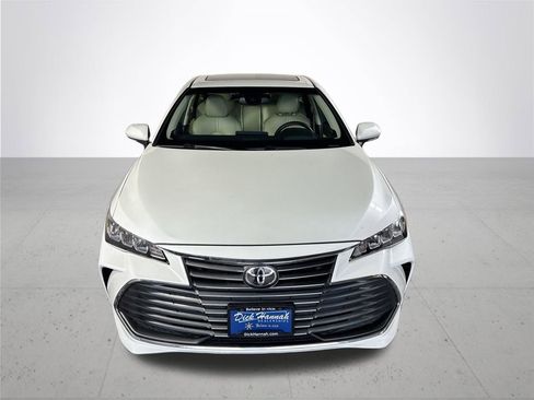 Used 2022 Toyota Avalon XLE w/ Moonroof Package image 3