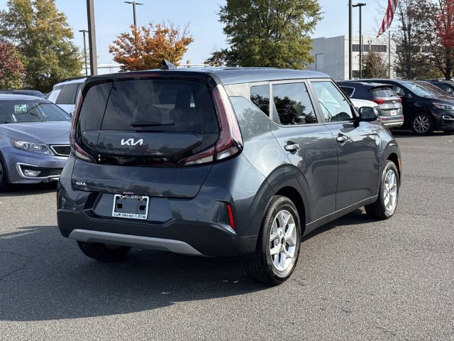 Used 2025 Kia Soul LX w/ LX Technology Package FWD image 2