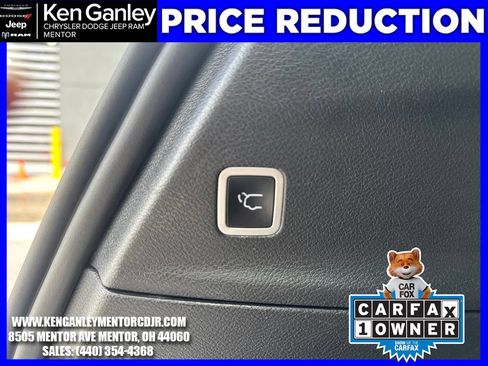 Used 2025 Chrysler Pacifica Limited FWD image 12