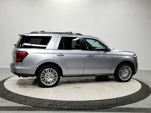 Used 2024 Ford Expedition Limited image 8