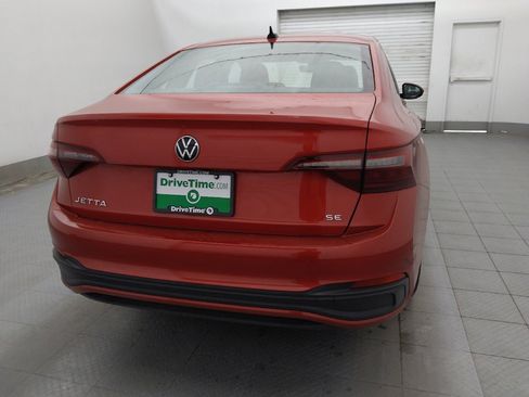 Used 2024 Volkswagen Jetta SE FWD image 7