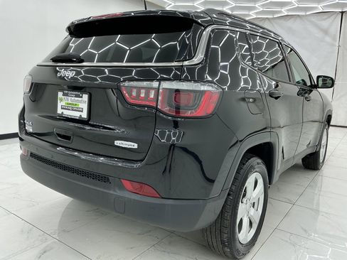 Used 2019 Jeep Compass Latitude w/ Cold Weather Group AWD/4WD image 8