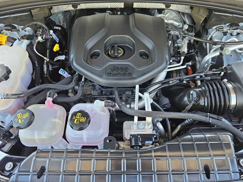 Used 2023 Jeep Grand Cherokee image 13