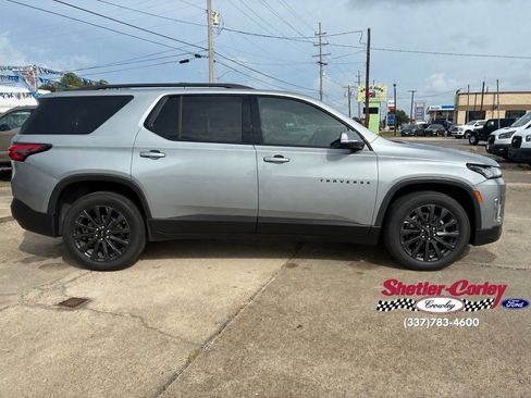 Used 2023 Chevrolet Traverse RS FWD image 14
