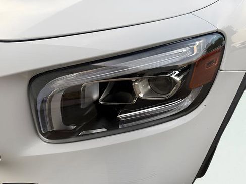 Used 2021 Mercedes-Benz GLB 35 AMG 4MATIC image 32