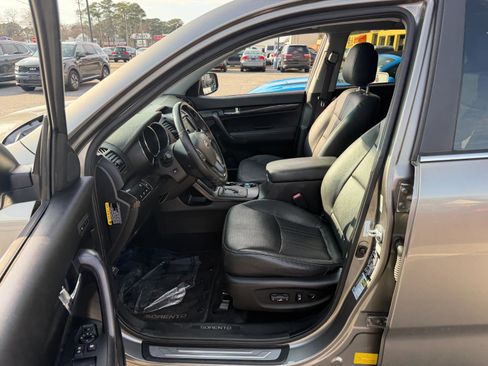 Used 2013 Kia Sorento SX w/ SX Premium Pkg image 17