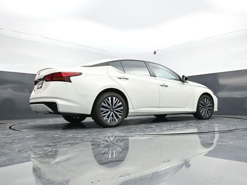Used 2025 Nissan Altima 2.5 SV FWD image 46