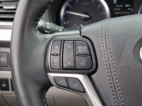 Used 2019 Toyota Highlander XLE image 23
