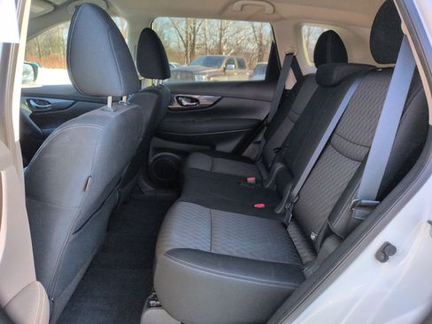 Used 2018 Nissan Rogue SV image 15