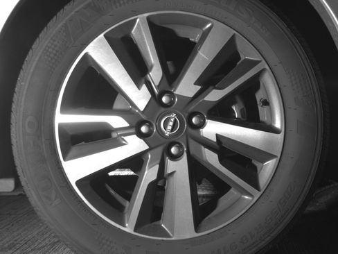 Used 2025 Nissan Versa SV FWD image 13