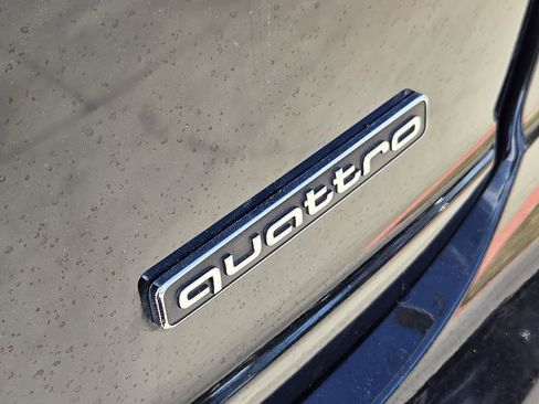 Used 2023 Audi Q8 Premium image 12