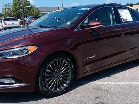 Used 2017 Ford Fusion Titanium image 3
