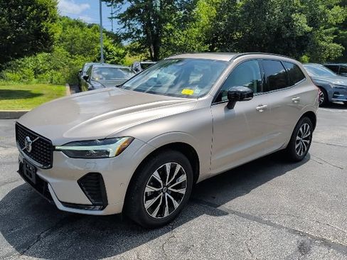 Used 2023 Volvo XC60 B5 Plus w/ Climate Package AWD/4WD image 9