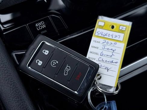 Used 2025 Jeep Grand Cherokee Summit AWD/4WD image 47